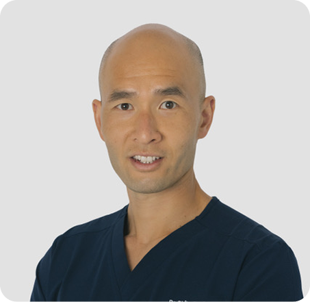 spine-surgeon-7839395_1280 2